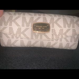 Michael kors wallet